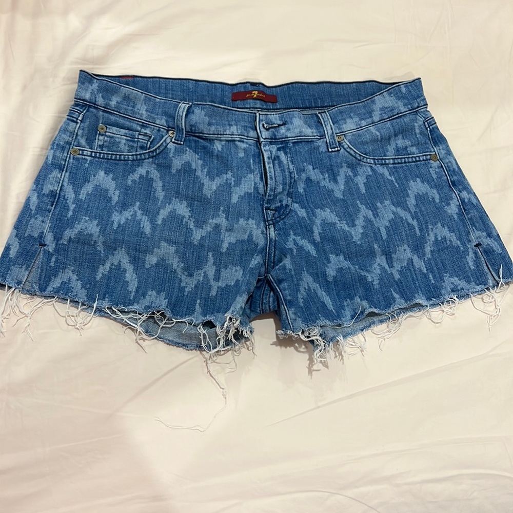 Blue short jeans size 28